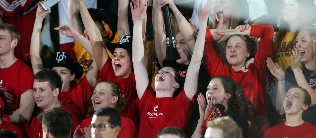Calgary Dino Fans, CIS Swimming Championships presented by Team Aquatic Supplies (Swim Photo Credit: David Moll / University of Calgary)