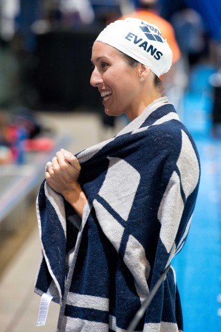 Janet Evans took time to talk to age groupers and masters swimmers. (photo: Mike Lewis, Ola Vista Photography)