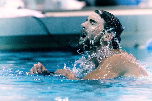 Michael Phelps shake it off (photo: Mike Lewis, Ola Vista Photography)