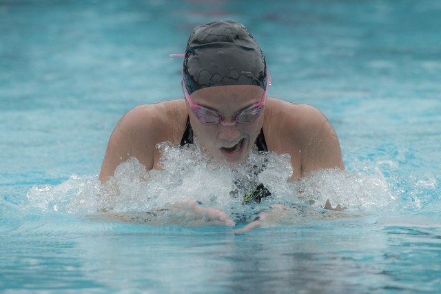 La Jolla's Addie Seale in the 200 Medley Relay (photo: Mike Lewis, Ola Vista Photography)