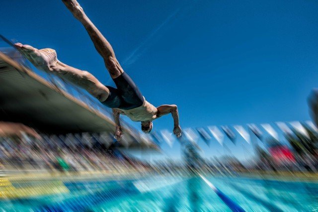 Go! Michael Phelps off the blocks (photo: Mike Lewis, Ola Vista Photography)