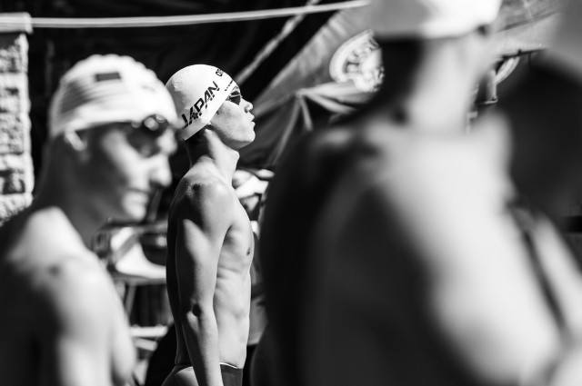 Fuyu Yoshida behind the blocks before the start of the final prelim heat in the 200 IM (photo: Mike Lewis, Ola Vista Photography)