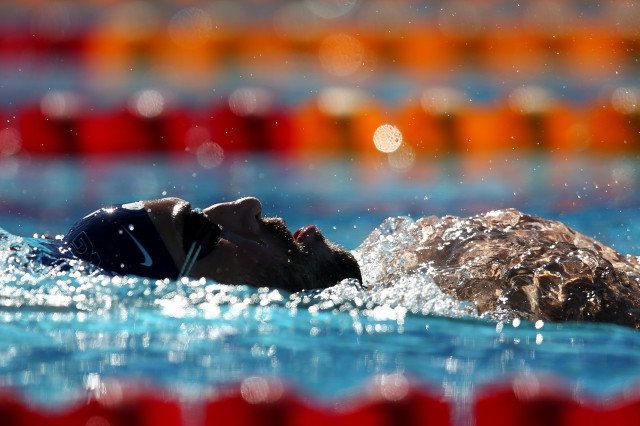 Backstroker Guilherme Guido, the South American Record holder in the 100 back, gets a feel for the water at the Gold Coast Aquatic Cetnre. Foto: Satiro Sodre/SSPress.
