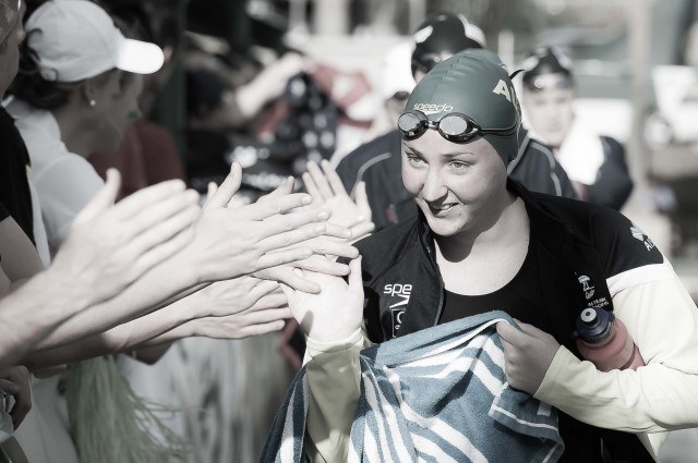 Australia's Meg Bailey gets final encouragement from her teammates before the finals (photo: Mike Lewis, Ola Vista Photography)