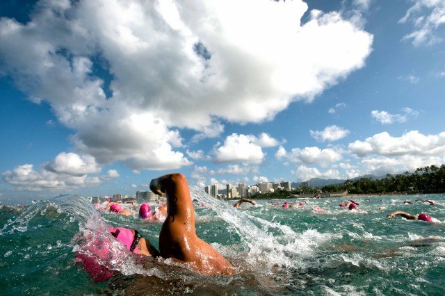 The start of the "b" wave (photo: Mike Lewis, Ola Vista Photography)