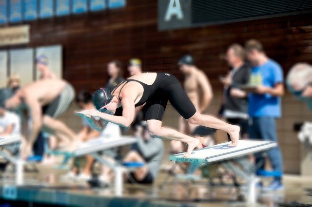 Claire Ferro off the blocks in the 100 free (photo: Mike Lewis, Ola Vista Photography)