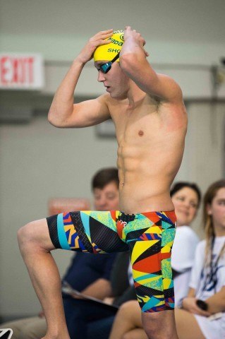 Mission Viejo's Grant Shouts takes the block (photo: Mike Lewis, Ola Vista Photography)