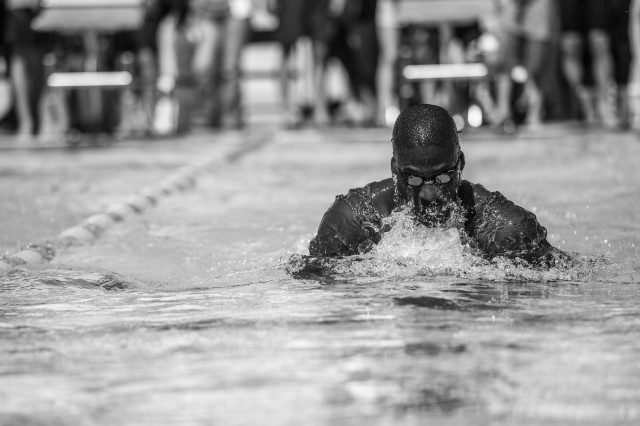 Jeff Commings setting the national record in the 100 IM (Photo: Mike Lewis - Courtesy of U.S. Masters Swimming)