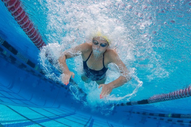 underwater swimming photograph