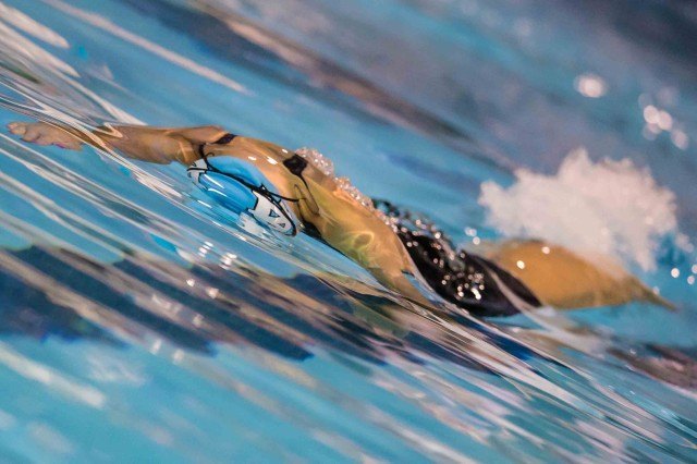 Katie Ford breakout in the 50 free (photo: Mike Lewis, Ola Vista Photography)