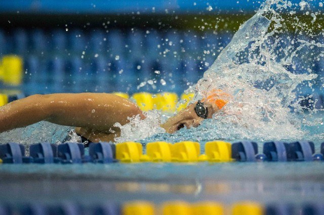 Leah Smith wins 400 free (photo: Mike Lewis, Ola Vista Photography)