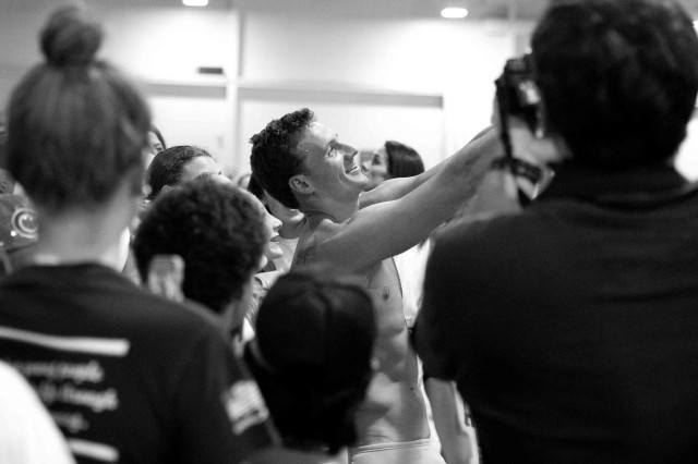 Ryan Lochte always makes time for the fans (photo: Mike Lewis, Ola Vista Photography)