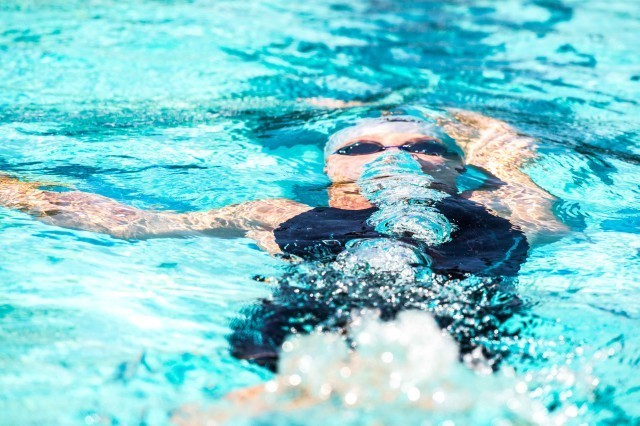 Elizabeth Pelton prelims 200 backstroke 2015 Santa Clara Pro Swim (photo: Mike Lewis, Ola Vista Photography)