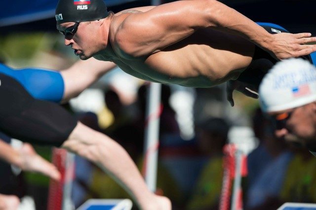 Nikita Lobintsev off the blocks in the A final of the 200 free (photo: Mike Lewis, Ola Vista Photography)