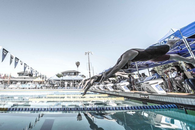Women's 1500 free start (photo: Mike Lewis, Ola Vista Photography)