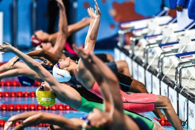Go time in the 50 back at the 2015 FINA world championships Kazan Russia (photo: Mike Lewis, Ola Vista Photography)