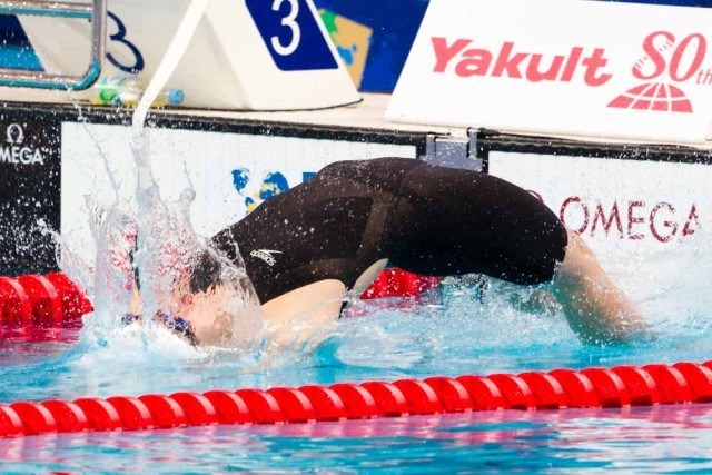 China's Fu Yuanhui leads the way in the women's 50m backstroke heat 27.66
