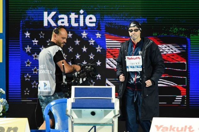 Katie Ledeky breaks world record in the 1500 at the 2015 FINA world championships Kazan Russia (photo: Mike Lewis, Ola Vista Photography)