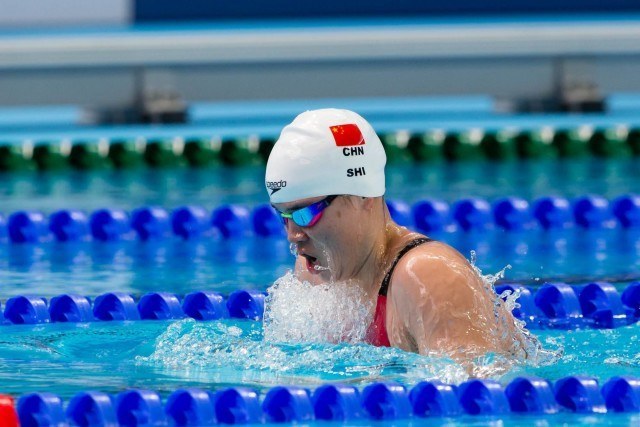 Shi Jinglin (CHN) split 1:06.35 to help China's 4x100m medley relay qualify 1st for the final. 2015 FINA World Championships (courtesy of Tim Binning, theswimpictures.com)
