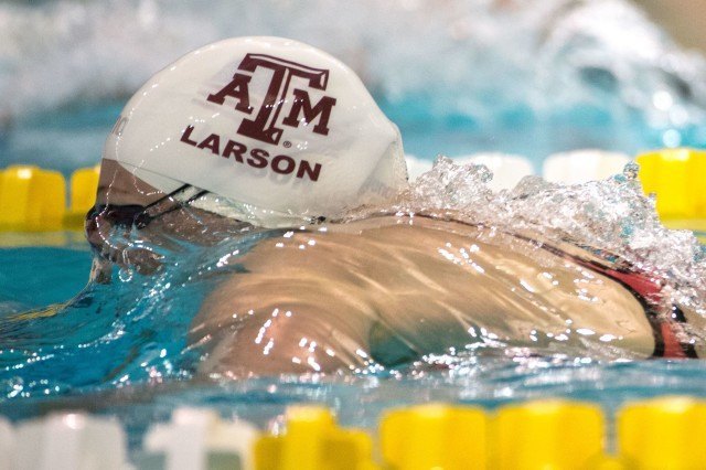 Breeja Larson in the prelims of the 100 breast at the Arena Pro Swim Series in Minneapolis (photo: Mike Lewis, Ola Vista Photography)