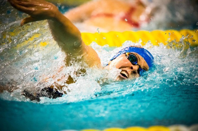 Elizabeth Beisel in the prelims of the 200 freestyle (photo: Mike Lewis, Ola Vista Photography)