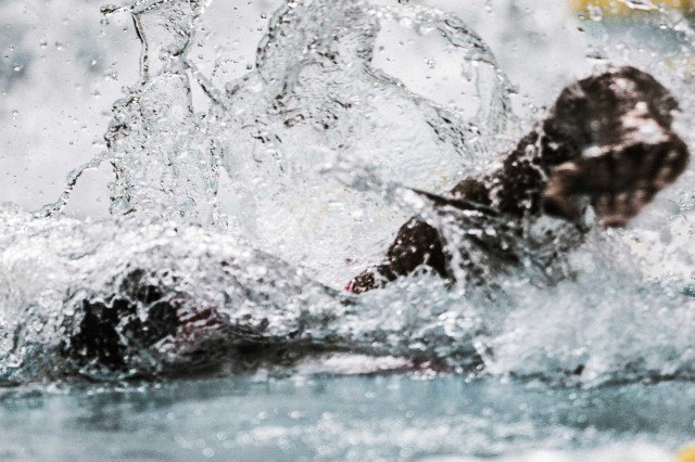 Simone Manuel taking off in the prelims of the 50 free (photo: Mike Lewis)