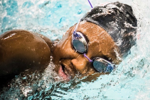 Simone Manuel at the USA Swimming pro swim series stop in Minneapolis (photo: Mike Lewis, Ola Vista Photography)