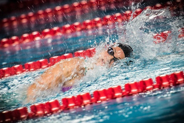 Leah Smith in the 800 free at the duel in the pool (photo: Mike Lewis)