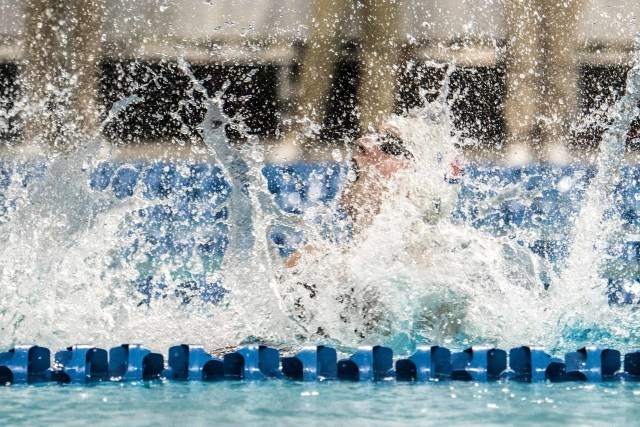 Katie Ledecky breaks world record in the 800 freestyle 8:06.68 in Austin Texas (photo: Mike Lewis)