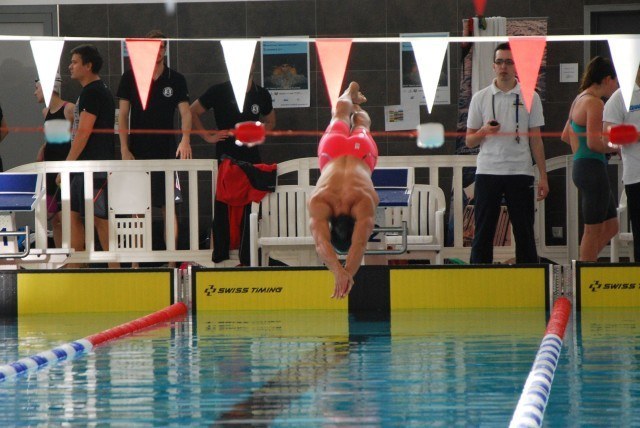 Hendrik Feldwehr beim Startsprung - 100 m Brust.