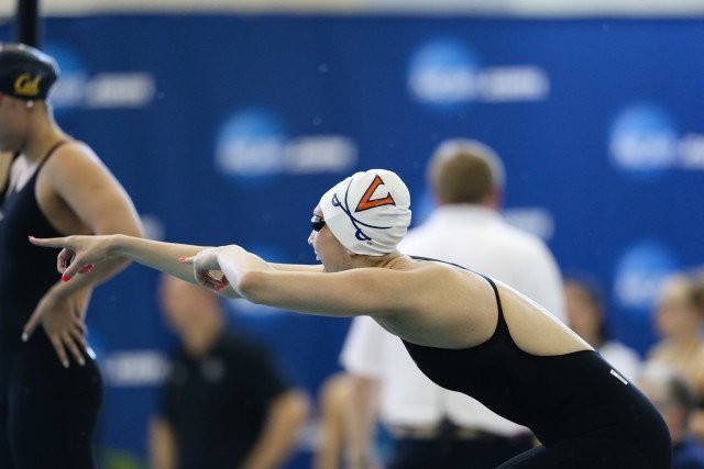 Courtney Batholomew giving a shout-out to the Virginia bench. Photo Credits: Tim Binning/TheSwimPictures.com