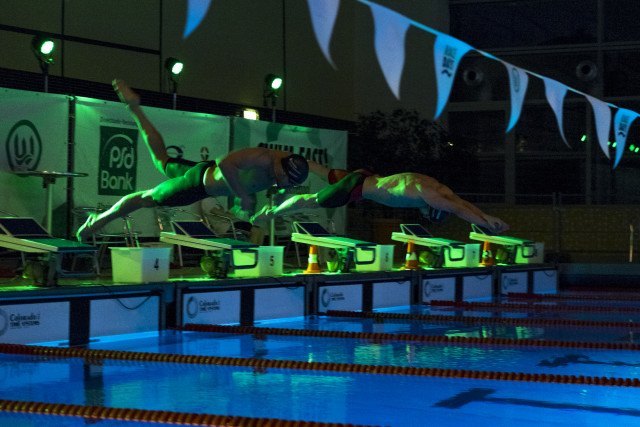 Finale des Elimination Race im Südbad bei den Swim Race Days des SV Westfalen Dortmund. Max Mral (links) und Erik Steinhagen (rechts), beide von der SG Dortmund.