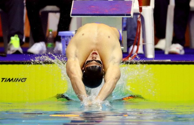 DURBAN, SOUTH AFRICA - APRIL 13: Christopher Reid during the finals session semi final 200m backstroke on day 5 of the SA National Aquatic Championships and Olympic Trials on April 13 , 2016 at the Kings Park Aquatic Center pool in Durban, South Africa. Photo Credit / Anesh Debiky/Swim SA