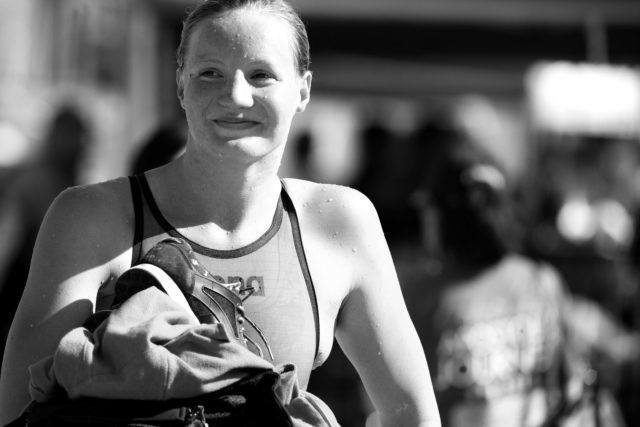 Jessica Ashwood wins the 800 free (photo: Mike Lewis)