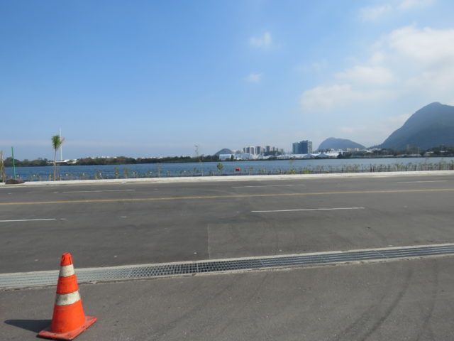 The Jacarepaguá Lagoon is right outside the aquatics center, reportedly causing the surrounding area to smell like raw sewage. Photo via D'artagnan Dias