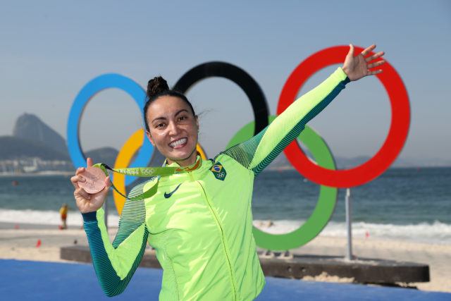 Poliana Okimoto medalha de bronze na prova de 10Km das maratonas aquaticas realizada na praia de Copabana. Jogos Olimpicos Rio 2016. 15 de Agosto de 2016, Rio de Janeiro, RJ, Brasil. Foto: Satiro Sodré/SSPress
